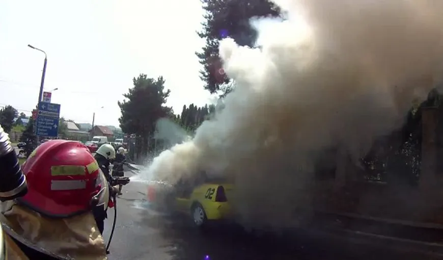 Maşină în flăcări, după un accident în care a fost implicat şi un microbuz, în Constanţa