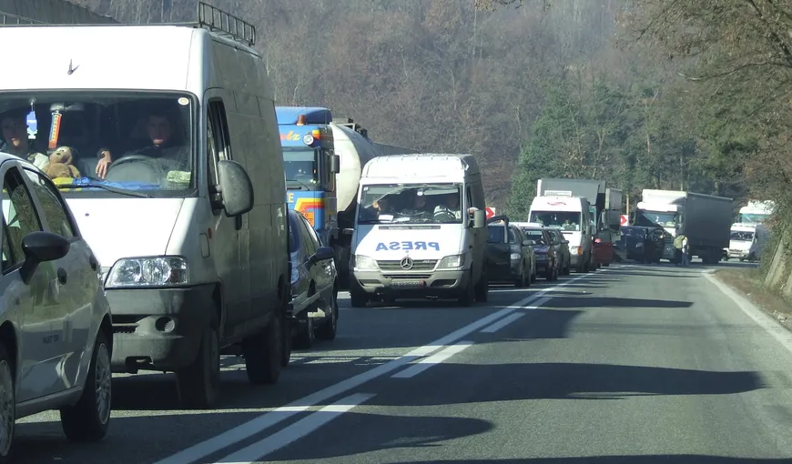 Trafic rutier intens pe DN 1. Se circulă în coloană spre Bucureşti