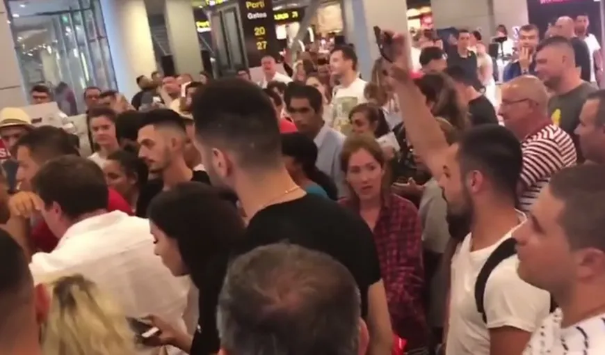 O sută de români sunt blocaţi pe aeroport în Cipru. „Ne-au spus că fiecare este pe cont propriu”