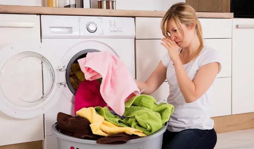 Cum scapi de mirosul urât din maşina de spălat