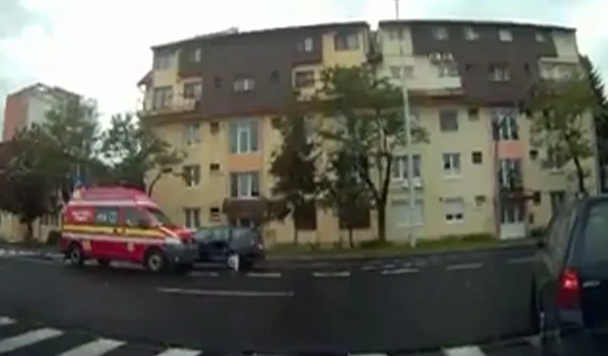 Accident în Sibiu. O ambulanţă SMURD a fost implicată