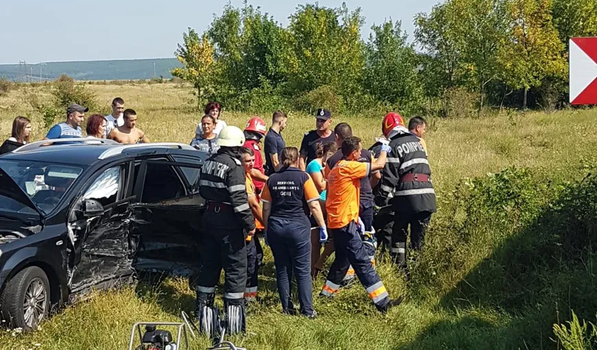 Accident grav în Gorj. Patru persoane, printre care şi un copil, au fost rănite