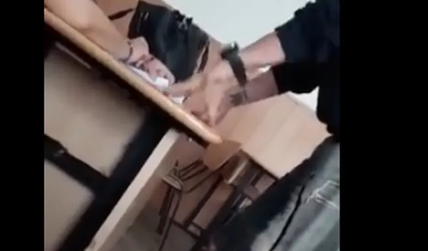 Elev de la un liceu din Vâlcea, cercetat penal după ce a ameninţat o profesoară. Imaginile s-au viralizat pe Facebook VIDEO