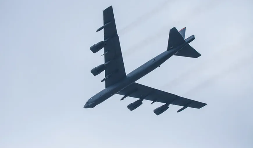 MApN: Antrenament comun al aeronavelor româneşti cu un bombardier american B-52