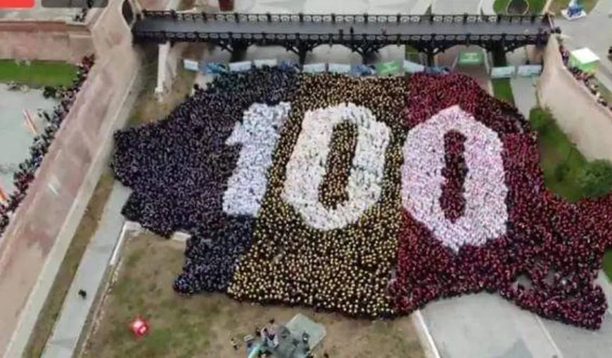 Record mondial pentru cea mai mare hartă formată din oameni, la Alba Iulia