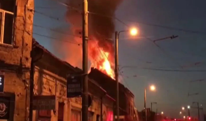 Incendiu puternic în Timişoara. O casă a fost cuprinsă de flăcări VIDEO