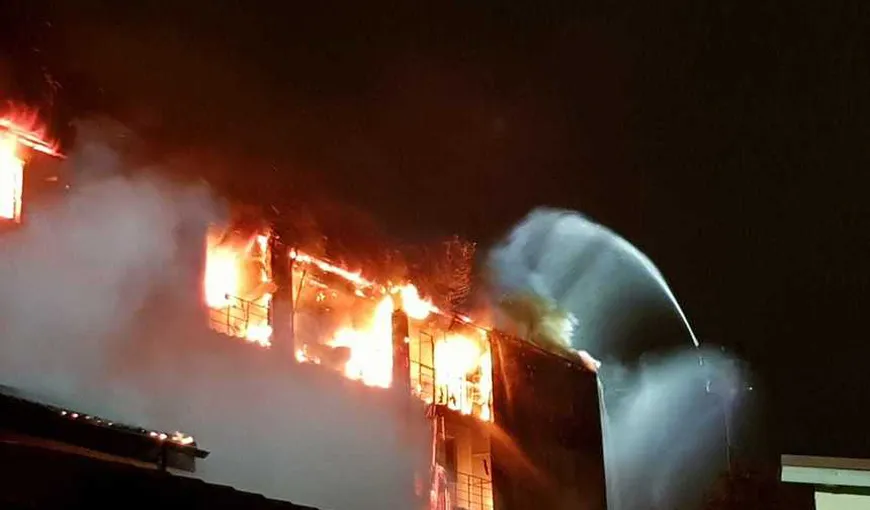 Incendiu PUTERNIC la un bloc din Capitală: nouă persoane au primit îngrijiri medicale. VIDEO. UPDATE