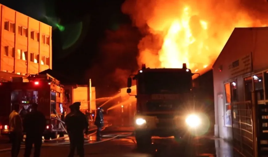 Incendiu violent la un magazin de alimente din Zalău