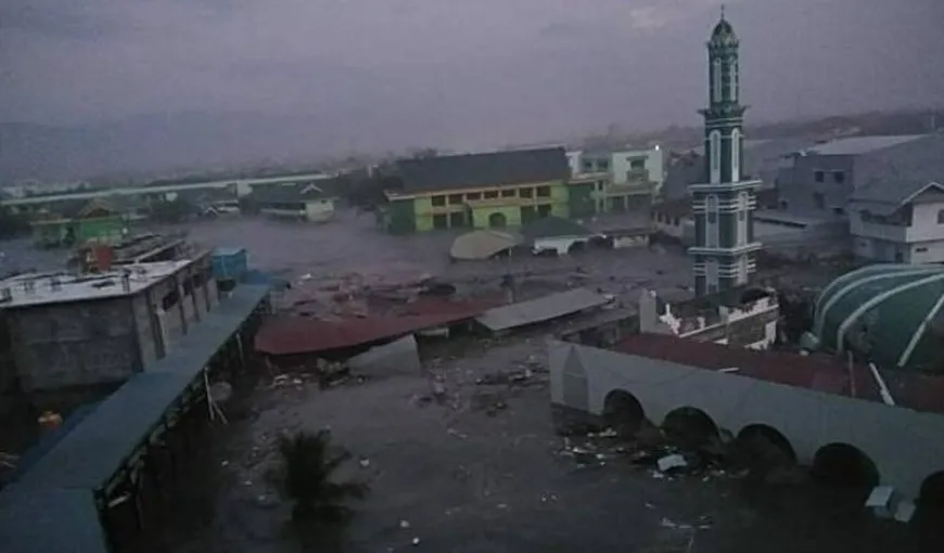 Imagini cu tsunami devastator care a lovit Indonezia după cutremurul de 7,5 VIDEO