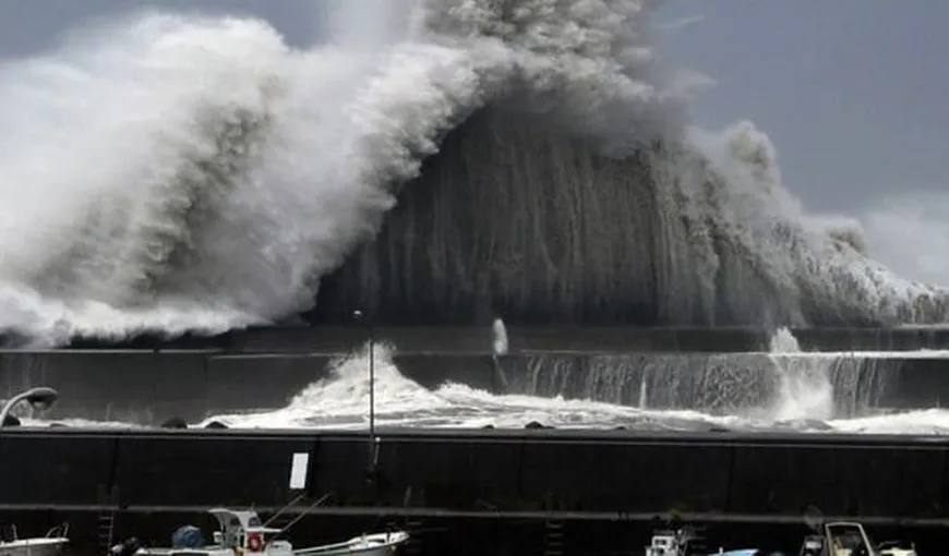 Japonia, lovită de cel mai puternic taifun din ultimii 25 de ani. Este haos în vestul ţării