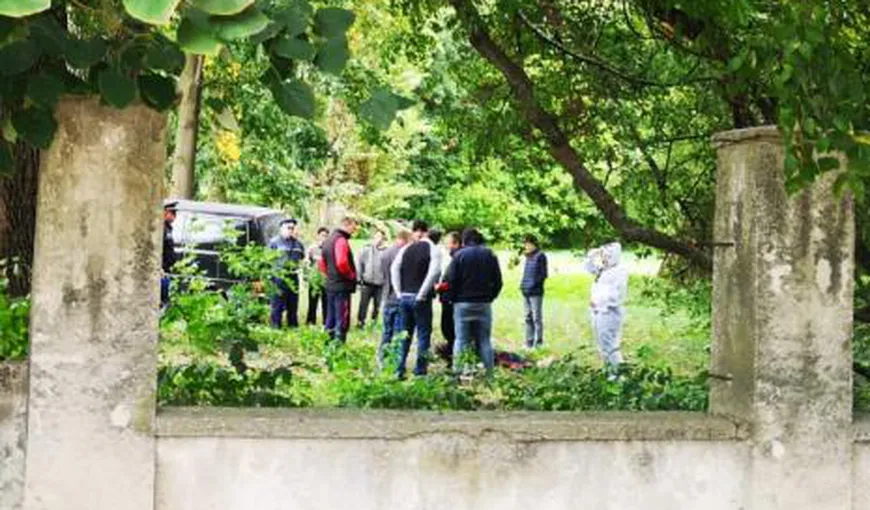 Un bărbat a fost găsit mort, cu gâtul tăiat, într-un parc chiar înaintea vizitei ministrului Petre Daea