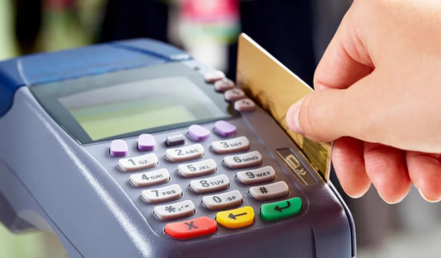 Două companii de carduri bancare anunţă reduceri de comisioane