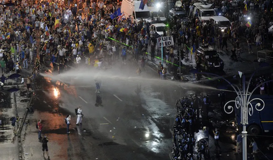 Victor Ponta cere înlocuirea şefilor Jandarmeriei urmăriţi penal după violenţele de la protestul din 10 august