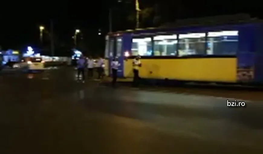 Un bărbat a fost călcat de tramvai, după ce s-a împiedicat şi a căzut sub roţi