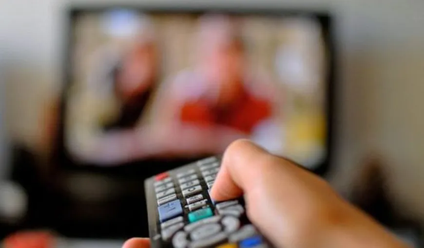 STUDIU: Privitul la televizor poate contribui la declinul memoriei în cazul persoanelor de peste 50 de ani