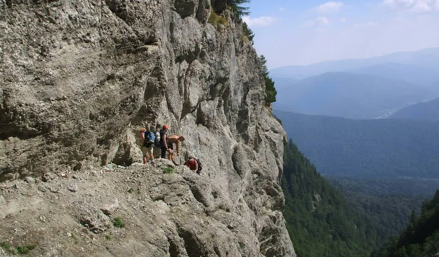 Două alpiniste salvate de jandarmi, în Munţii Bucegi. Au rămas suspendate pe peretele Văii Albe
