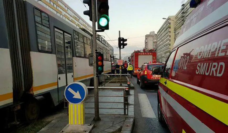 Două tramvaie s-au ciocnit în București. Circulaţia a fost blocată pe linile 34 şi 10