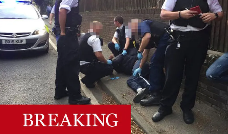 Baie de sânge în Londra: Poliţişti înjunghiaţi şi răniţi