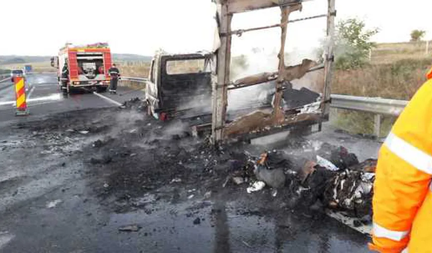 Două autovehicule au luat foc pe Autostrada Sibiu-Deva