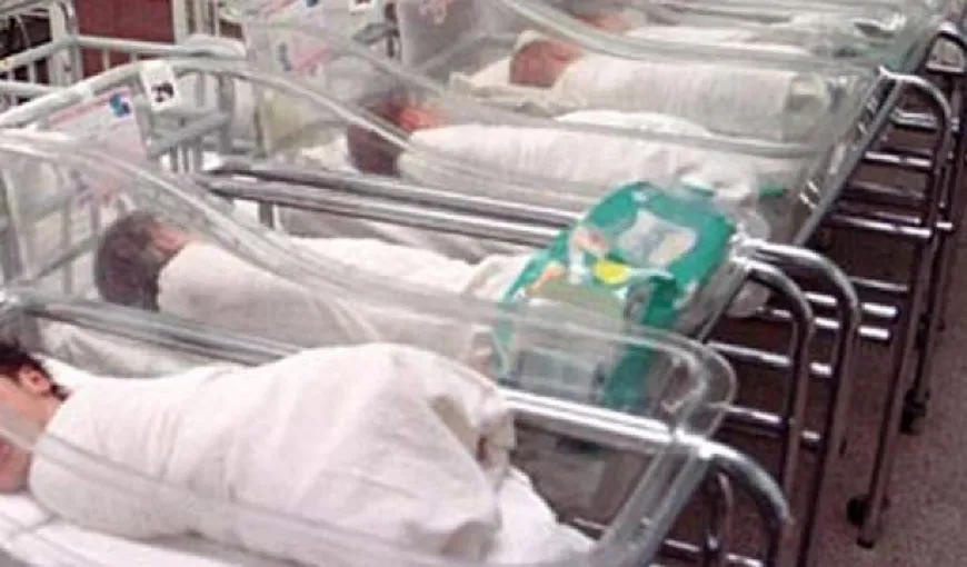 Bebeluşul născut cu două penisuri, transferat la spital în Bucureşti