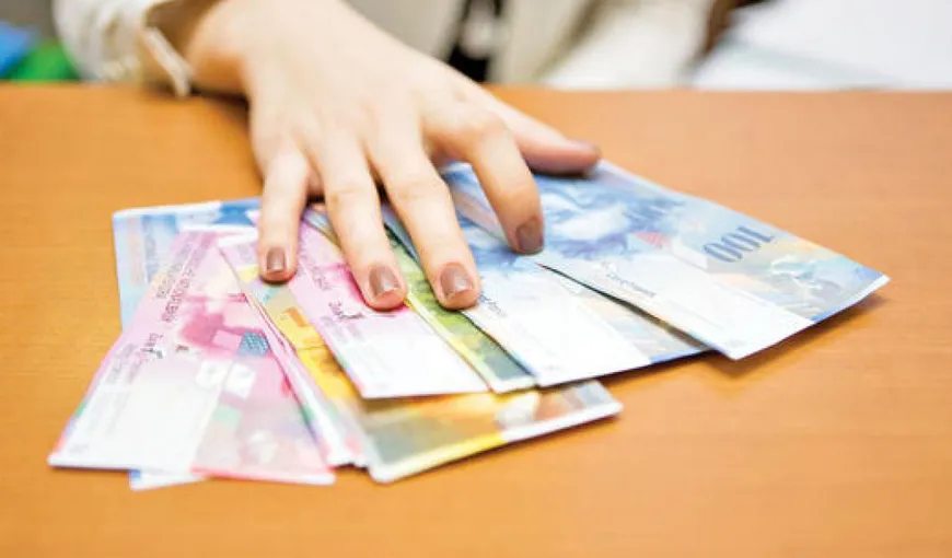 Decizie istorică: bancă din România, OBLIGATĂ să primească ratele în franci elveţieni la cursul de 2,6 lei. Acum, cursul este 4,1 lei!