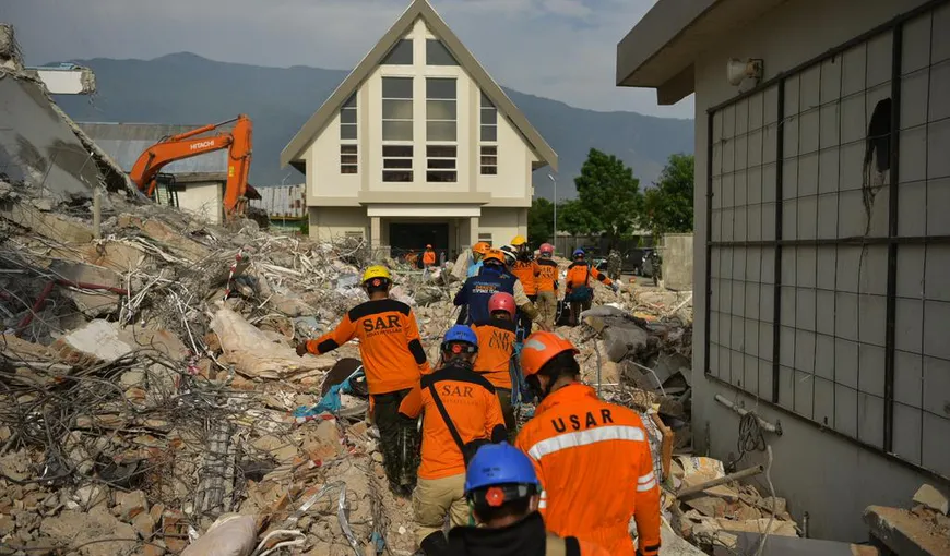 Supravieţuiri miraculoase după cutremur. 31 de minori au fost găsiţi în viaţă, după opt zile, sub ruinele a două şcoli