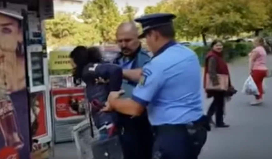 Poliţiştii din Ploieşti care au încătuşat o vânzătoare de zarzavaturi, cercetaţi pentru PURTARE ABUZIVĂ VIDEO