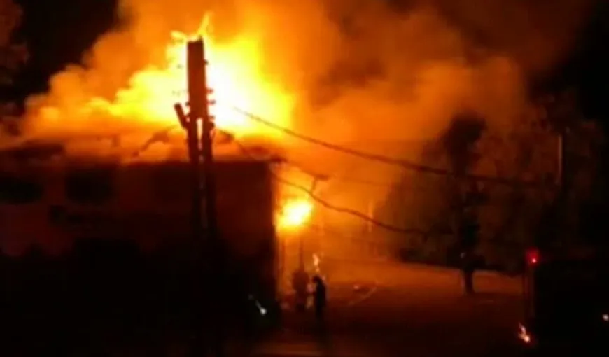 Incendiu la o pensiune din judeţul Buzău. 14 persoane se aflau înăuntru