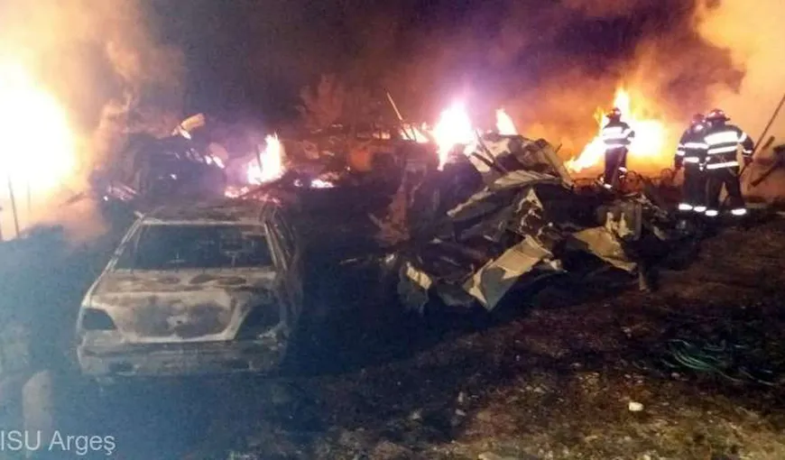 Incendiu devastator în Argeş: Trei case şi trei maşini s-au făcut scrum