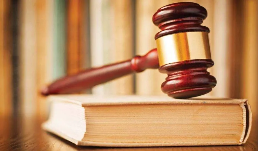 O judecătoare din Bistriţa-Năsăud, condamnată după ce a primit mită o pereche de ghete de la un secretar de stat