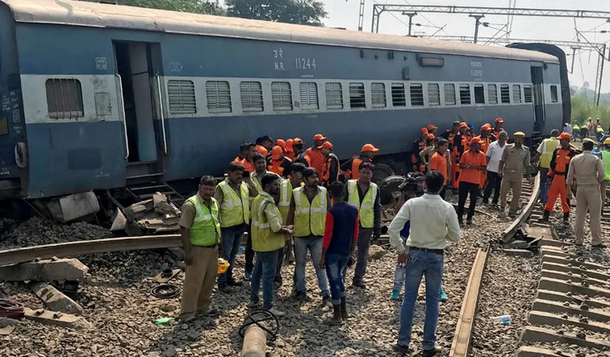 Tren deraiat, cinci persoane au murit şi 30 sunt rănite