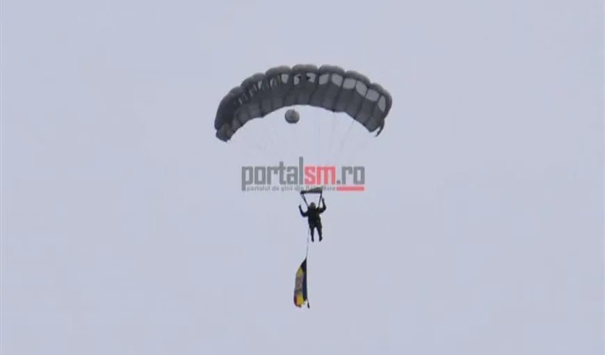 Incident la manifestările dedicate Zilei Armatei Române. Un paraşutist a avut probleme din cauza vântului puternic