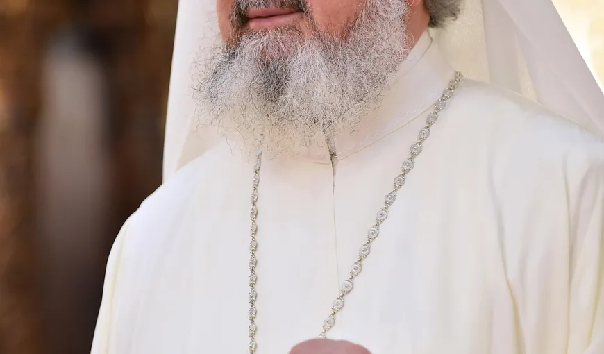 Patriarhul Daniel, îndemn la vot în cuvântul de la finalul Liturghiei: Vă rugăm să mergeţi la vot ca să nu fie prea târziu