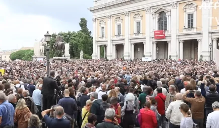 Mii de persoane au protestat în faţa primăriei din Roma, din cauza declinului oraşului VIDEO