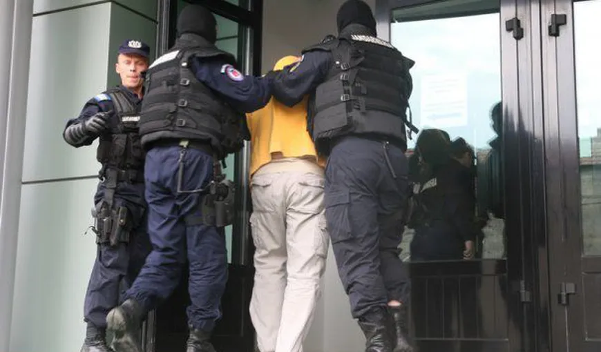 Două persoane arestate preventiv pentru proxenetism, în Prahova