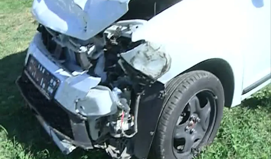 Trei persoane rănite, într-un accident produs pe DN 3. Un şofer a fugit de la faţa locului VIDEO