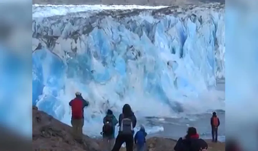 Prăbuşirea unei secţiuni dintr-un gheţar. Imagini spectaculoase din Patagonia, Argentina VIDEO