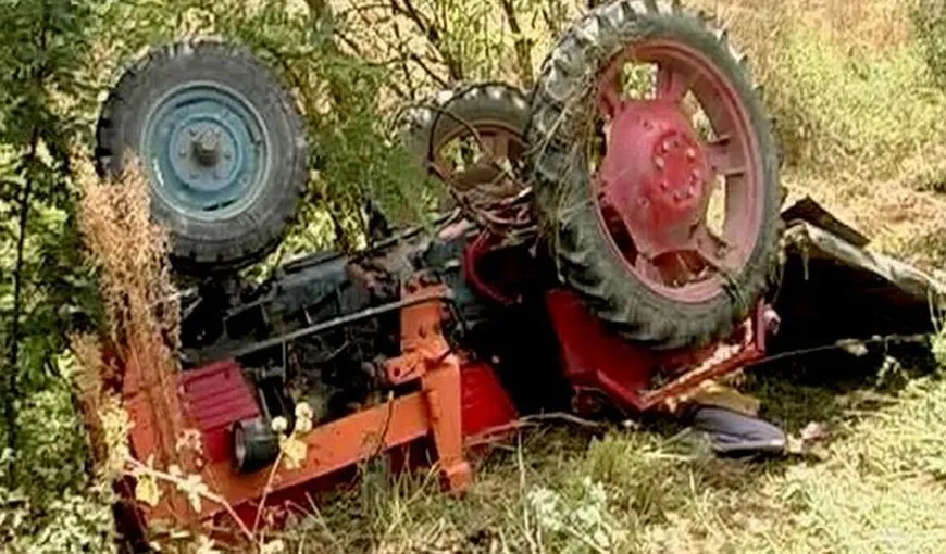 Un tânăr a murit după ce a fost strivit de un tractor