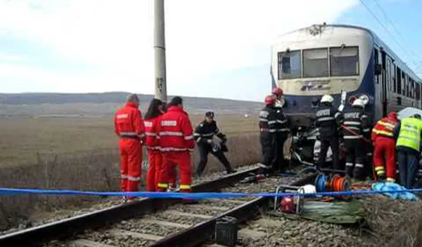 Accident feroviar în Sălaj: un autoturism în care se aflau două persoane a fost lovit de un tren