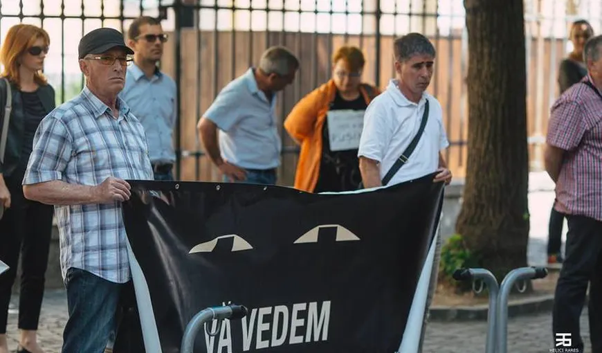 Protest mut în faţa PSD Sibiu împotriva OUG care modifică legile justiţiei VIDEO
