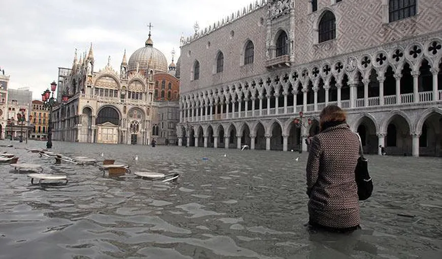 Inundaţii în Italia. Sunt cel puţin 11 morţi. Şcolile au fost închise, iar apa a atins un nivel istoric