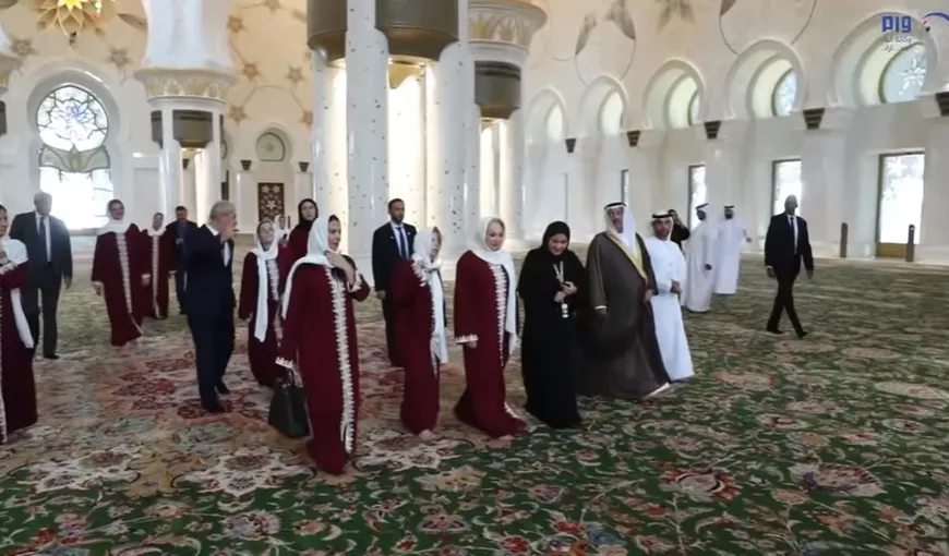 Premierul Viorica Dăncilă, în haine islamice la moschee în Emiratele Arabe Unite VIDEO