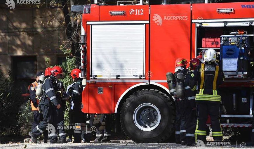 Incendiu puternic într-un apartament din Piteşti. 10 persoane au fost evacuate