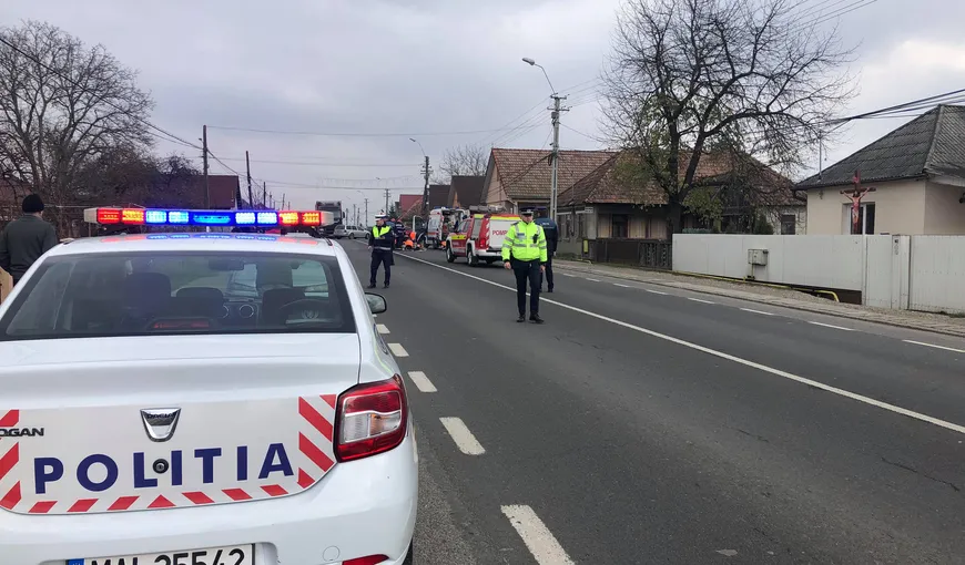 Două TIR-uri şi un microbuz de transport persoane, implicate într-un accident rutier în judeţul Hunedoara