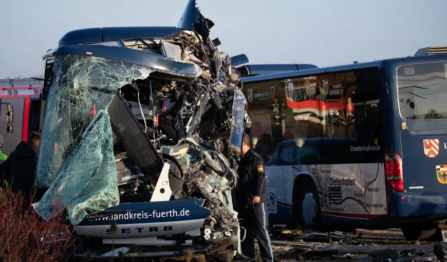 Două autobuze şcolare s-au ciocnit în apropiere de Nuremberg. Aproximativ 40 de persoane au fost rănite