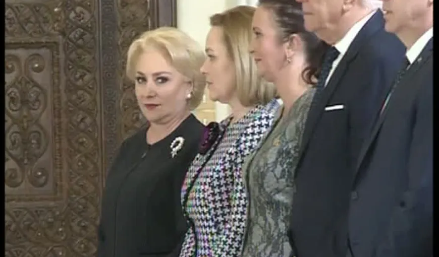 „Ora prim-ministrului”, AMÂNATĂ pe a-i permite lui Dăncilă să participe la ceremonia de învestire a lui George Ciamba