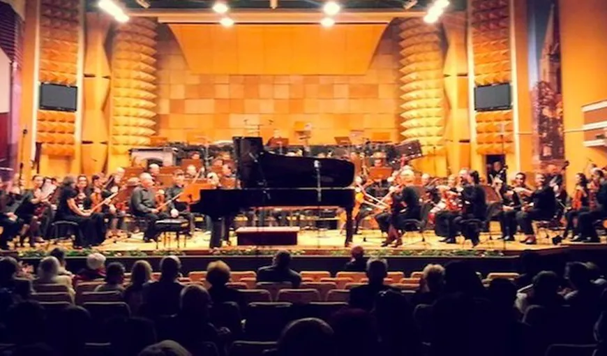 Filarmonica din Timişoara, reorganizată după modelul celei din Viena. Numărul instrumentiştilor va creşte cu 25, până la 111
