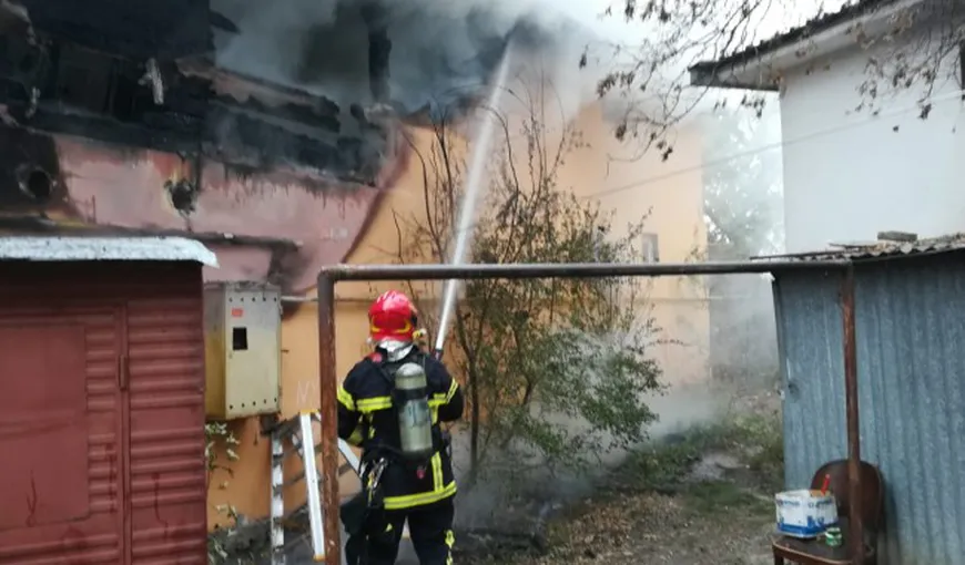 Dorel a lovit din nou: angajaţii de la gaz au dat foc unei case din Arad VIDEO