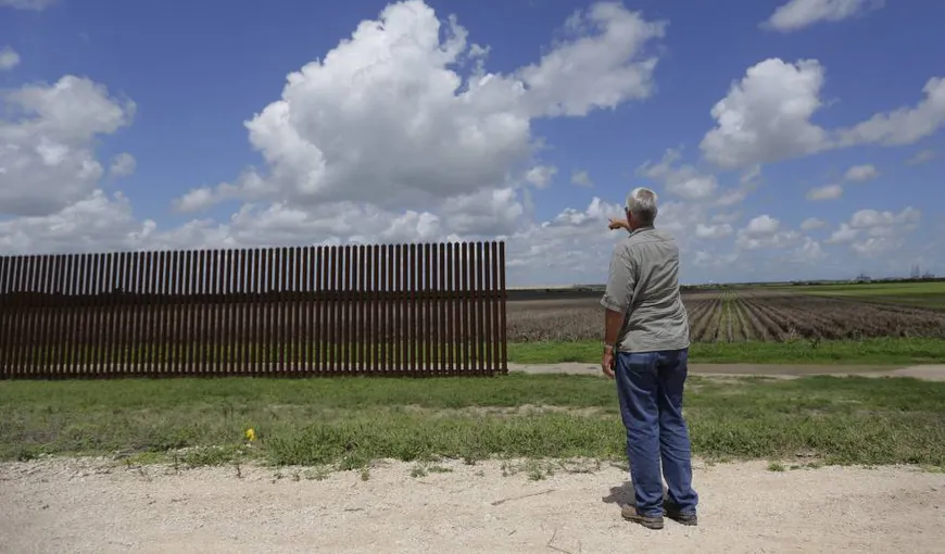 Donald Trump speră să primească finanţare pentru zidul de la frontiera sudică