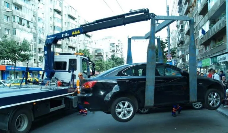 Maşinile parcate neregulamentar vor fi RIDICATE din nou în Bucureşti. Şoferii neatenţi riscă să plătească 5-600 de lei